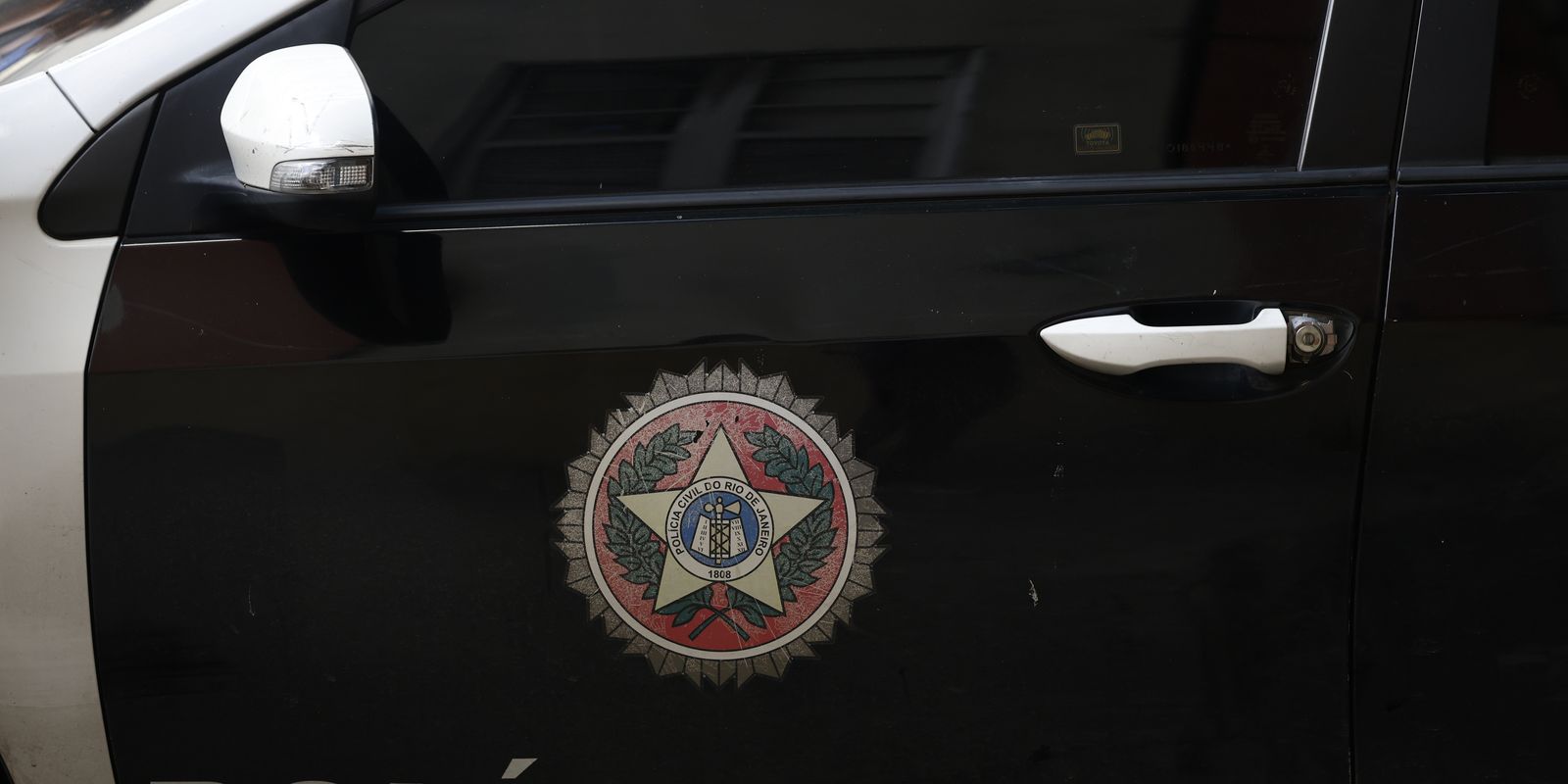 Polícia Civil faz operação contra agentes suspeitos de ligação com facção criminosa no Rio