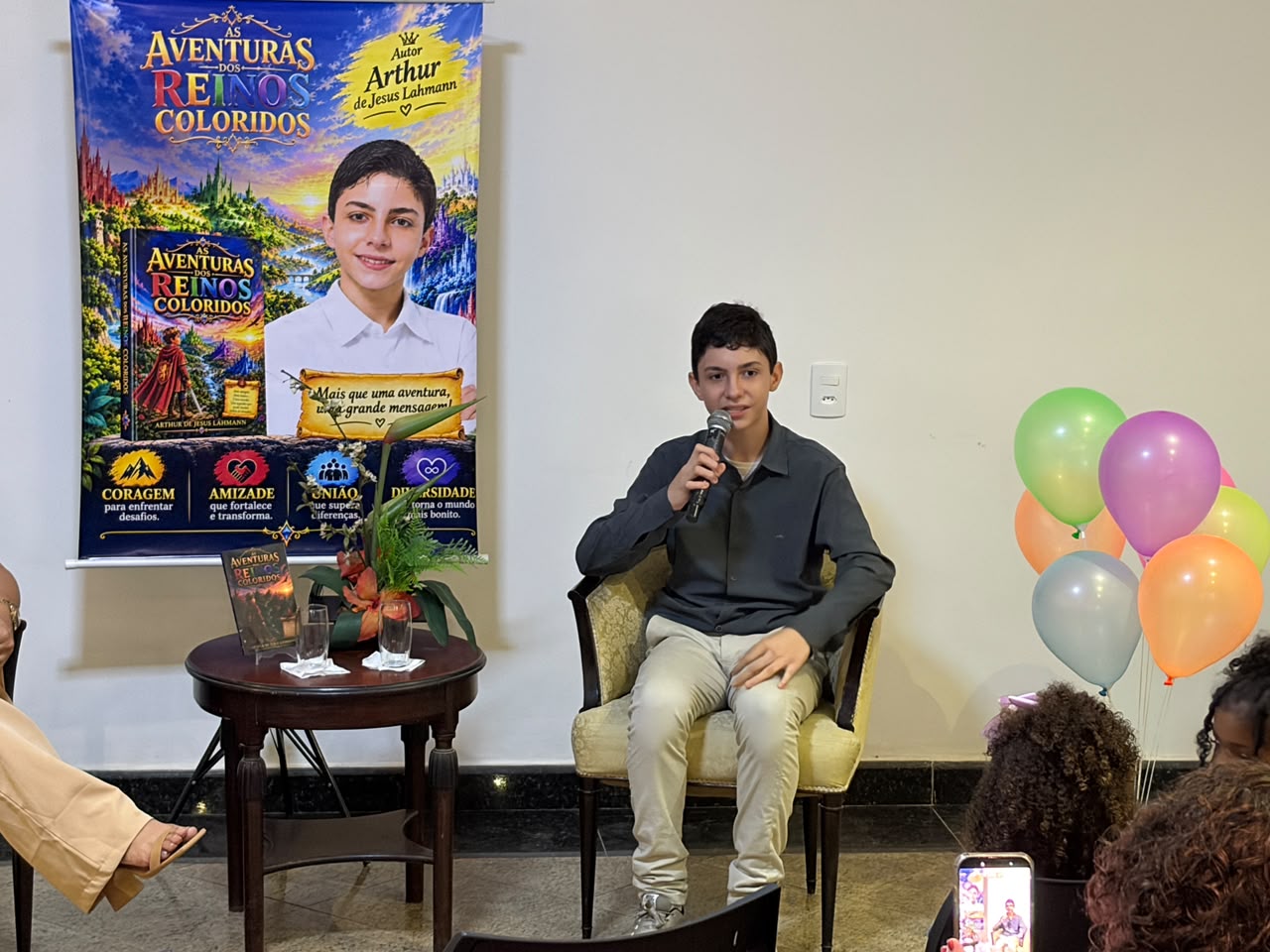 Aos 11 anos, escritor com autismo lança livro no Centro Macaé de Cultura
