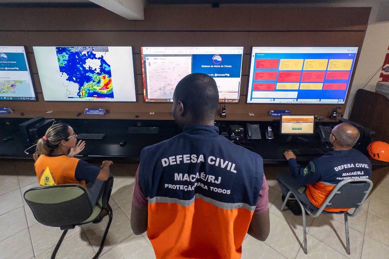 Defesa Civil de Macaé emite alerta para chuva forte e ventos até segunda-feira