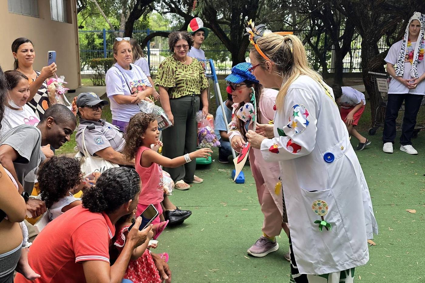 Projeto Pão da Vida leva festa do Dia das Crianças para pediatria do Hospital Público de Macaé