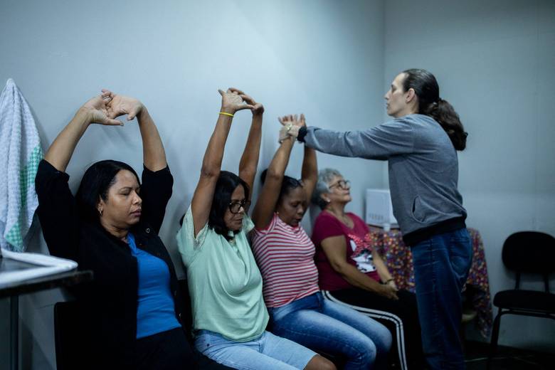 Maricá reúne famílias em roda de conversa sobre prevenção do câncer de mama